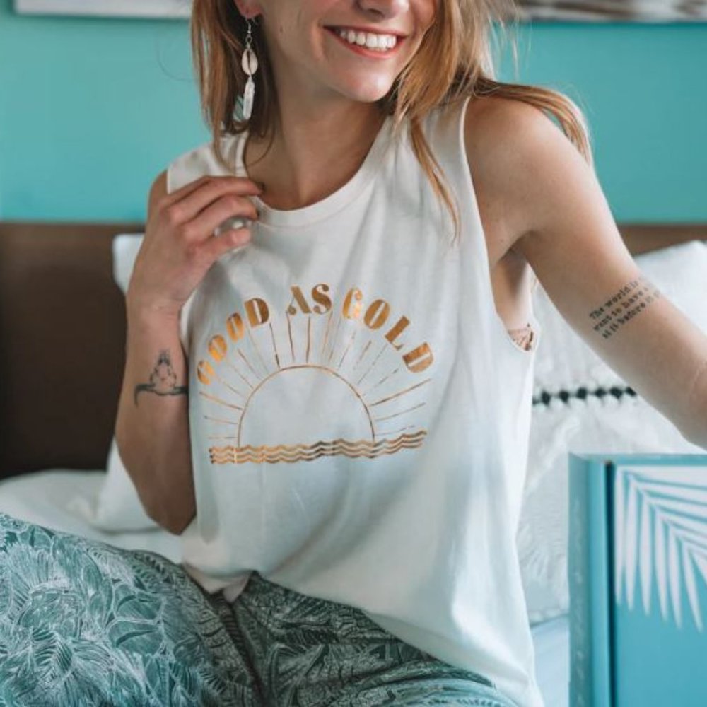 Beachly saltwater LUXE Good as Gold tank